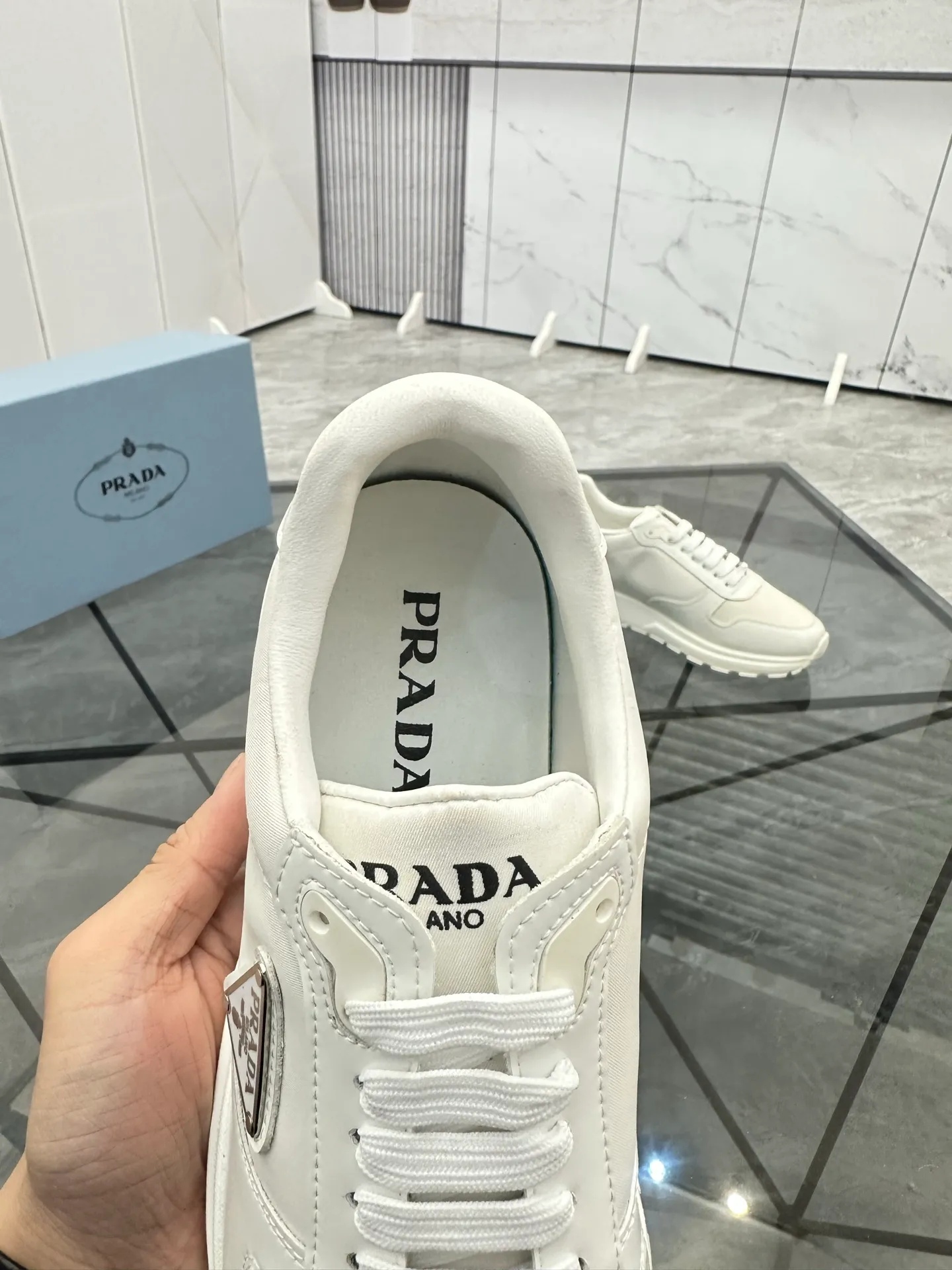 Men's shoes: 💰P440¥ Product trademark: Prada *"Prada*" low-top casual shoes Regular size: 38-44 (can be customized to 45.46) Product materials: imported cowhide upper, sheepskin lining, original outsole. Number: 835